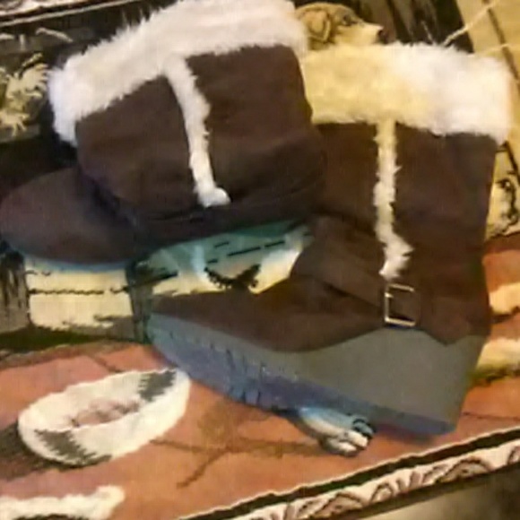 Boots - Picture 4 of 4